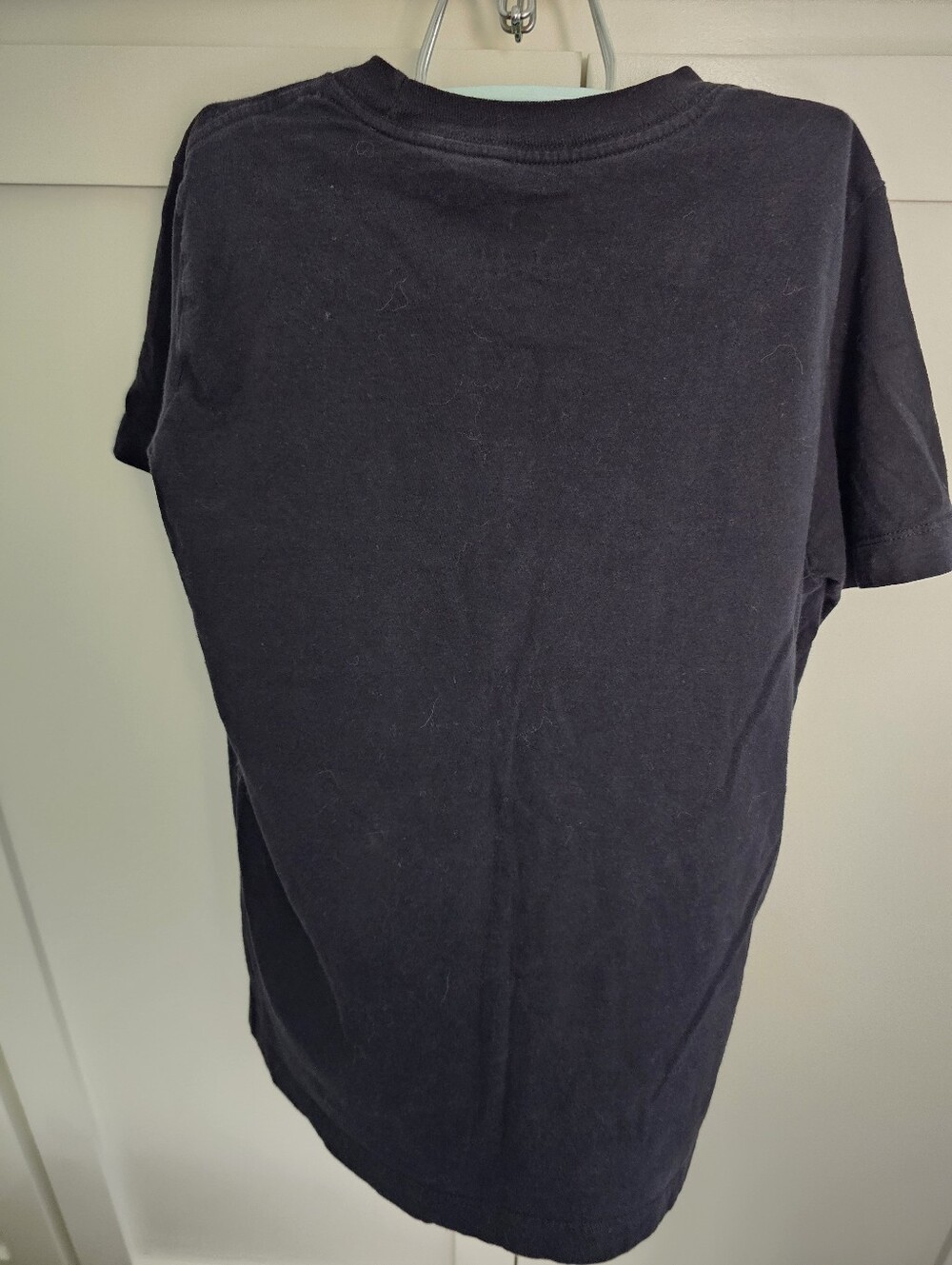 Nike Black T-Shirt with White Swoosh Logo Boys M Back To School Sports - Picture 2 of 3
